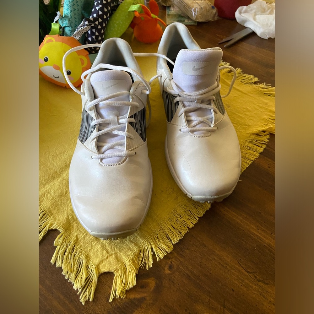 Nike Women’s Golf shoes Sz 6W